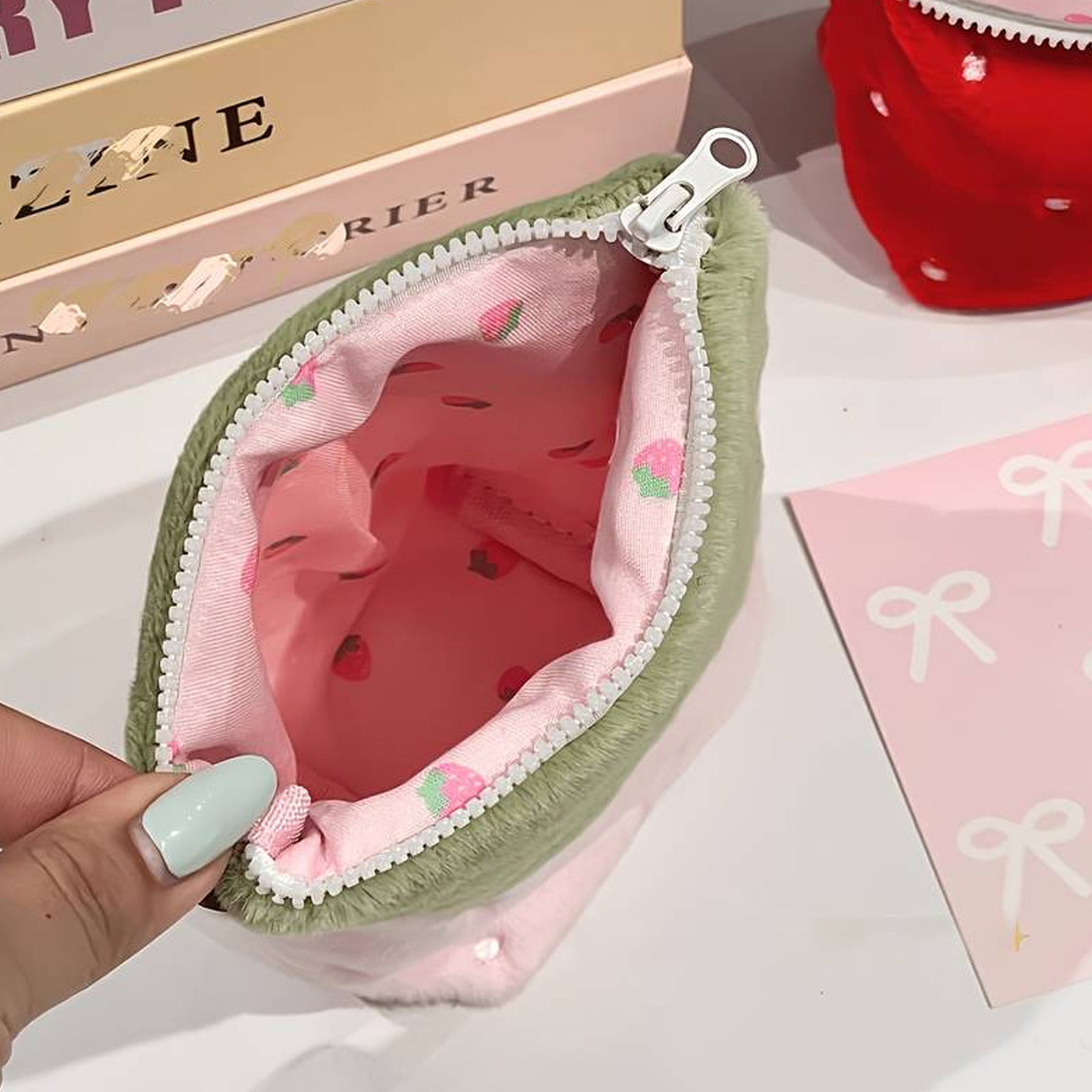 和風ヴィンテージイチゴ柄縦型ペンケース、柔らかいプラッシュデ - Stationery And Office Supply Stores のレビューと価格